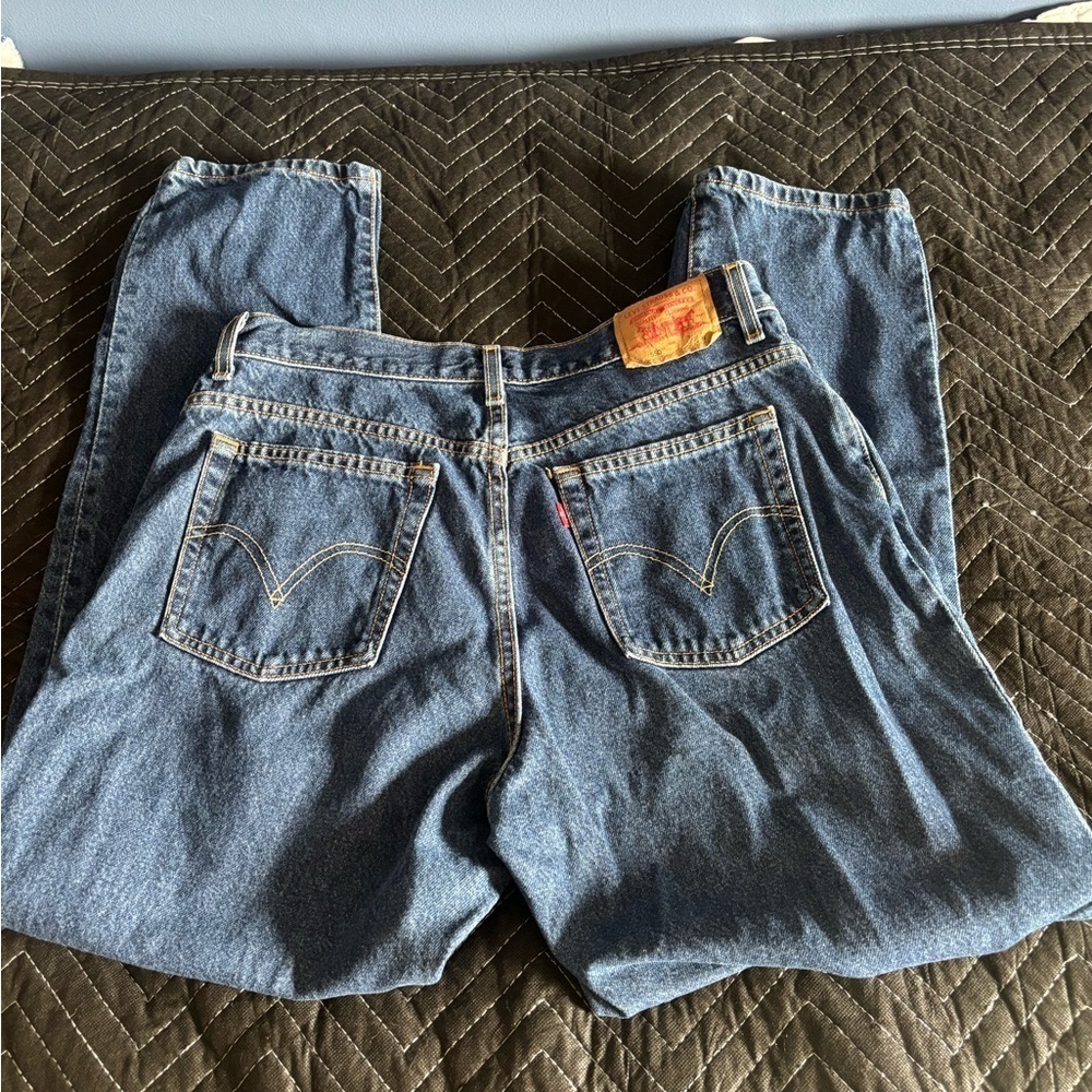 Vintage women’s Levi’s 550 size 16. Dark wash. Classic Relaxed fit. Tapered leg. - Picture 6 of 8